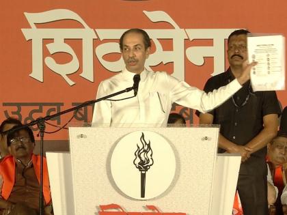 Shiv Sena UBT Dasara Melava 2025 Good luck otherwise Fadnavis would have come 20th Targeting the Chief Minister, what exactly did Uddhav Thackeray read while showing the paper in the rally | Uddhav Thackeray: "नशीब..., नाही तर फडणवीस म्हणून 20वे आले असते...!"; मुख्यमंत्र्यांवर निशाणा साधत उद्धव ठाकरेंनी भरसभेत नेमकं काय वाचलं?