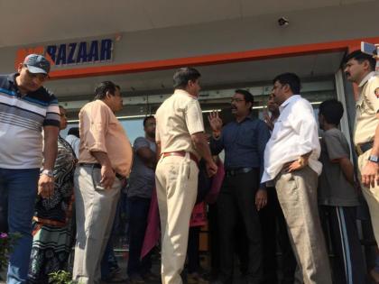 Shivsainik's mess; Sale of Pakistani products in Vasai Mall | शिवसैनिकांचा गोंधळ; वसईच्या मॉलमध्ये पाकिस्तानी उत्पादनांची विक्री 