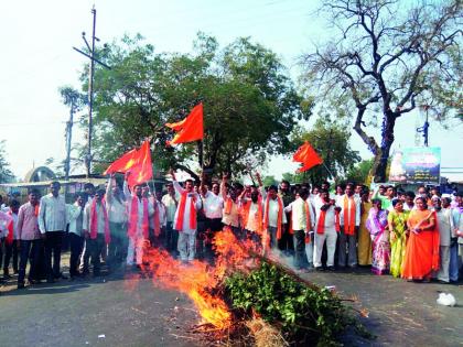 Shivsena's movement at Washim: 'Bondli, Holi of Agriculture Department!' | वाशिम येथे शिवसेनेचे आंदोलन : ‘बोंडअळी, कृषी विभागाची होळी!’