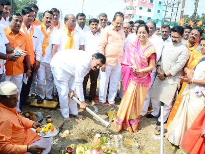 Bhumi Pujan of Balasaheb Memorial at Solapur, Memorial will be inspirational for Solapuris: Guardian Minister | सोलापूरात बाळासाहेब ठाकरेंच्या स्मारकाचे भूमिपूजन, स्मारक सोलापूरकरांसाठी प्रेरणादायी ठरेल : पालकमंत्री