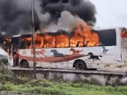 Shivshahi bus catches fire near Bhuinj on Pune Bengaluru highway | पुणे-बंगळुरू महामार्गावर भुईंजजवळ शिवशाही बस पेटली; अनर्थ टळला
