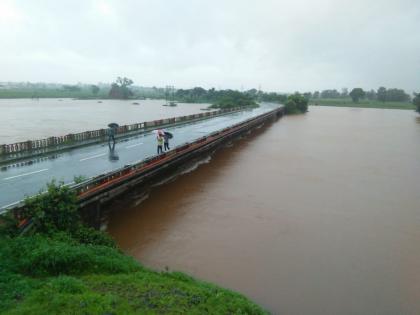 The flood situation in Kolhapur district is severe, in 3 dams | कोल्हापूर जिल्ह्यातील पूरस्थिती गंभीर, ८४ बंधारे पाण्यात