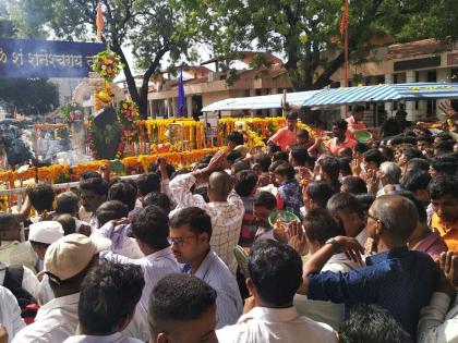 During the celebration of the new moon, | अमावस्येनिमित्त शनिशिंगणापूरमध्ये भाविकांची मांदियाळी