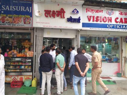 NAVI MUMBAI Theft at a jewelers shop by punching a hole in the wall of a neighbouring shop | नवी मुंबई - शेजारच्या दुकानाच्या भिंतीला भगदाड पाडून ज्वेलर्सच्या दुकानात चोरी 