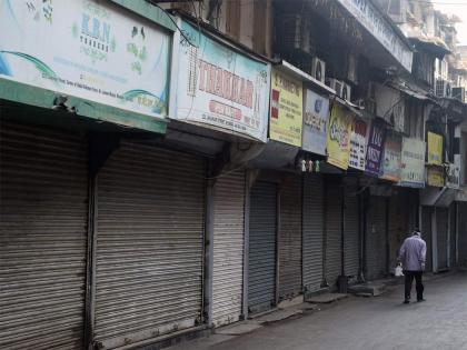 Coronavirus: Confusion of shoppers despite permission; Just below the shutters of the shops | Coronavirus: परवानगी मिळाली तरीही दुकानदारांचा गोंधळ; दुकानांचे शटर खालीच