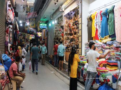 Violation of the Collector's order; Crimes against three shopkeepers | जिल्हाधिकार्‍यांच्या आदेशाचे उल्लंघन ; तीन दुकानदारांवर गुन्हे