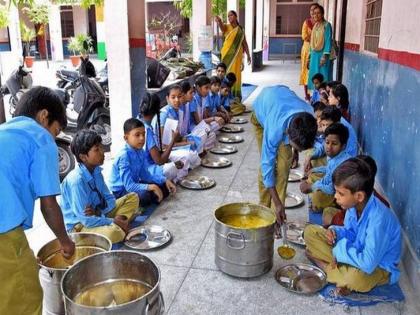 Education department has decided 12 menu types for children are getting nutritious food, this becoming a headache for the teachers. | पोषण आहाराचे १२ मेन्यू; गुरुजींचे वाढले टेन्शन; शिक्षण विभागाचे मार्गदर्शनच नाही