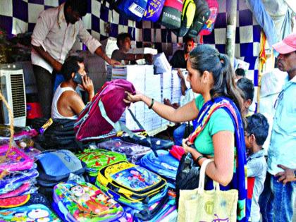 The size of scissors, bookstores and textbooks in parents' pocket increased by 20 to 30 percent | पालकांच्या खिशाला बसली कात्री, वह्या अन् पाठ्यपुस्तकांच्या किमतीत २० ते ३० टक्के वाढ