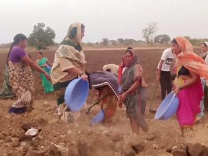 Water Cup Competition : Shramdan of the villagers; Complete work of 4214 cubic meter | Water Cup Competition ११ गावातील नागरिकांचे श्रमदान; ४२१४ घनमीटरची कामे पूर्ण