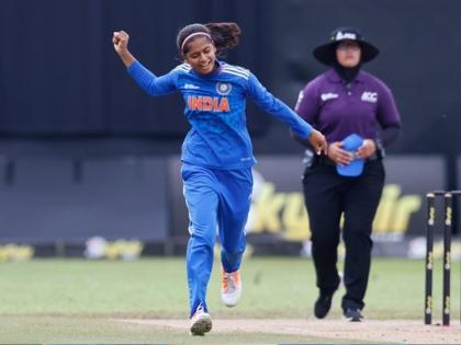 Shreyanka Patil: 3-1-2-5 in the Emerging Asia Cup as Hong Kong bowled out for 34 runs, India A won by 9 wickets  | ३-१-२-५! भारताच्या श्रेयांका पाटीलने २ धावांत निम्मा संघ पाठवला माघारी; ३२ चेंडूंत जिंकली मॅच 