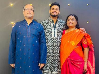 Team India player Shreyas Iyer and his mother Rohini Iyer bought an apartment worth Rs 2.90 crore in Mumbai | श्रेयस अय्यर आणि त्याच्या आईची मुंबईत नवीन खरेदी; अपार्टमेंटची किंमत ऐकून बसेल धक्का