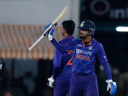 IND vs SL, 3rd T20I Live Update : India equals with Afghanistan and Romania for most consecutive wins in T20I history - 12 wins, India beat SL by 6 wickets, Shreyas Iyer (73*) | Shreyas Iyer, IND vs SL, 3rd T20I Live Update : भारताच्या विजयाचे 'श्रेय'स अय्यरला; रोहित शर्माच्या नेतृत्वाखाली रचला विश्वविक्रम