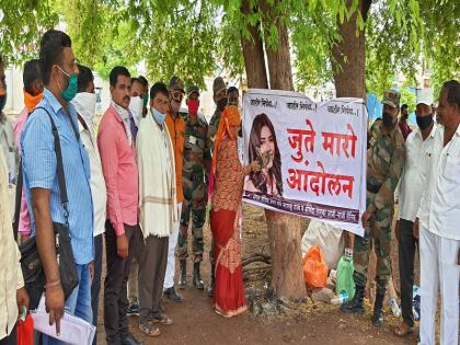 Soldiers from Shrigonda killed Ekta Kapoor | श्रीगोंद्यातील सैनिकांनी एकता कपूरच्या प्रतिकात्मक प्रतिमेला मारले जोडे