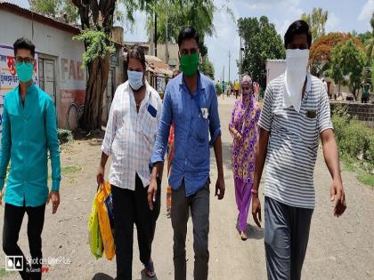 Who came .. who came .. Coronary warrior of Shrigonda factory came ... Citizens welcomed by shouting slogans | कोण आला रे.. कोण आला.. श्रीगोंदा फॅक्टरीचा कोरोनायोध्दा आला... घोषणाबाजी करीत नागरिकांनी केले स्वागत 