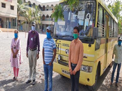 The laborers trapped in Shrigonda went to Mayabhumi | श्रीगोंद्यात अडकलेले मजूर निघाले मायभूमीकडे 