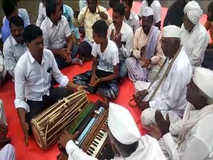 Rastaroko in the Hariñamah of Shreegond | श्रीगोंद्यात हरिनामाच्या गजरात रास्तारोको