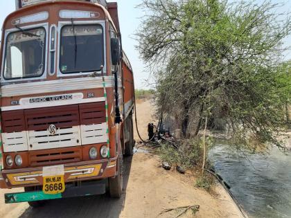 Who has gone to tanker? Tomato filled with 'cooked' water! | टँकर गेले कुण्या गावा ? टॅँकरमध्ये भरले ‘कुकडी’चे दूषित पाणी!