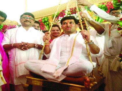 Eat Chavan's 'weighty' minister than Shinde | खा. शिंदे यांच्यापेक्षा राज्यमंत्री चव्हाण ‘वजनदार’