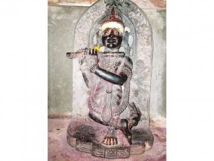 300-year-old rare idol of Lord Krishna stolen; Thieves attack another ancient idol | श्रीकृष्णाची ३०० वर्षांपूर्वीची दुर्मिळ मूर्ती चोरीला; आणखी एका पुरातन मूर्तीवर चोरट्यांची झडप