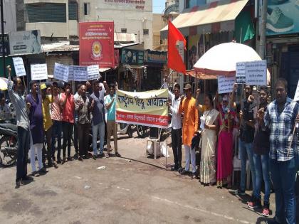 Prohibition of Punalakar's arrest in Shrirampur: Hindu Defense Committee | श्रीरामपूरमध्ये पुनाळेकर यांच्या अटकेचा निषेध : हिंदू रक्षा समिती Prohibition of Punalakar's arrest in Shrirampur: Hindu Defense Committee | श्रीरामपूरमध्ये पुनाळेकर यांच्या अटकेचा निषेध : हिंदू रक्षा समिती