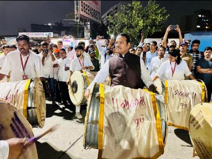 Anant Chaturdashi 2022 maval MP Shrirang Barne played the drum in the Ganesh Visarjan procession | Anant Chaturdashi 2022| गणेश विसर्जन मिरवणुकीत खासदार श्रीरंग बारणे यांनी वाजविला ढोल