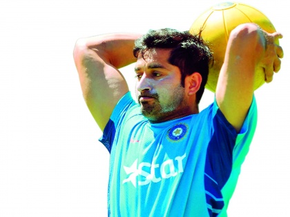 Dhoni accepts responsibility for defeat: Mohit Sharma | धोनी पराभवाची जबाबदारी स्वीकारतो : मोहित शर्मा