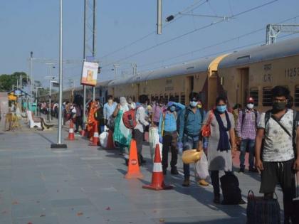 4706 passengers travel by labor train from Kalyan, Thane station | कल्याण, ठाणे स्थानकातून श्रमिक ट्रेनने 4706 प्रवाशांचा प्रवास