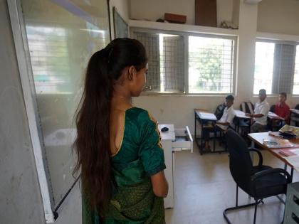 Woman worked in brother-in-law's name for 25 years; Shocking matter revealed in the Legislative Assembly | भावजयीच्या नावावर महिलेने केली तब्बल २५ वर्षे नोकरी; विधानसभेत धक्कादायक बाब उघड Woman worked in brother-in-law's name for 25 years; Shocking matter revealed in the Legislative Assembly | भावजयीच्या नावावर महिलेने केली तब्बल २५ वर्षे नोकरी; विधानसभेत धक्कादायक बाब उघड