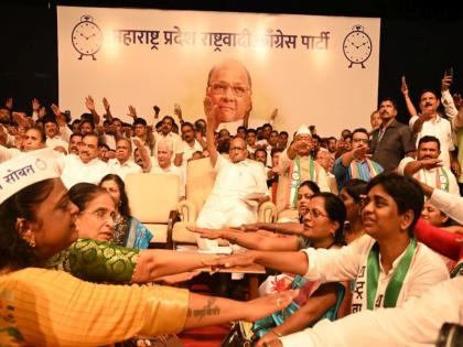 Don't worry about the past, let's create a new leadership; Sharad Pawar made an emotional statement | गेले त्याची चिंता नको, नवे नेतृत्व तयार करू; शरद पवार यांनी घातली भावनिक साद