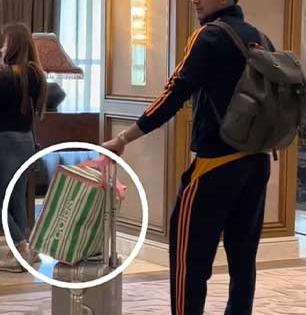 शुभमन गिलची चट्टेरीपट्टेरी पिशवी व्हायरल, भाजी-किराणा आणायची पिशवी घेऊन कप्तान पोहचला विमानतळावर..