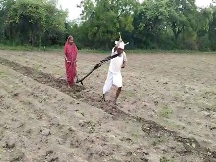 Agriculture Minister assures immediate help to 'that' farmer; Human-powered bicycle provided | ‘त्या’ शेतकऱ्याला तातडीने मदत, कृषिमंत्र्यांनी दिलं आश्वासन; मनुष्यचलित सायकल उपलब्ध करून दिली 