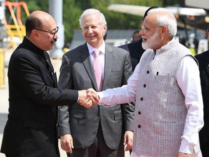 Who is the first Indian to welcome Modi at the airport and man who succeed 'Howdy Modi'? | विमानतळावर मोदींचं स्वागत अन् 'हाऊडी मोदी' यशस्वी करणारा तो भारतीय कोण?