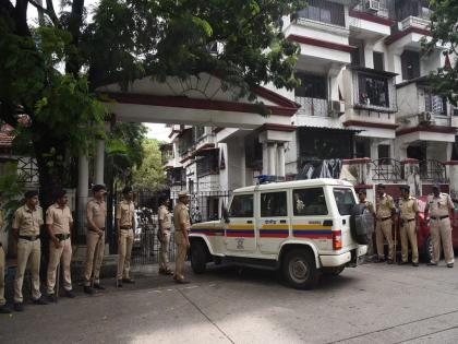 Security on the lines of 'Matoshri' outside the house of Chief Minister Eknath Shinde in Thane | मुख्यमंत्री एकनाथ शिंदेंच्या ठाण्यातील घराबाहेर ‘मातोश्री’च्या धर्तीवर सुरक्षा