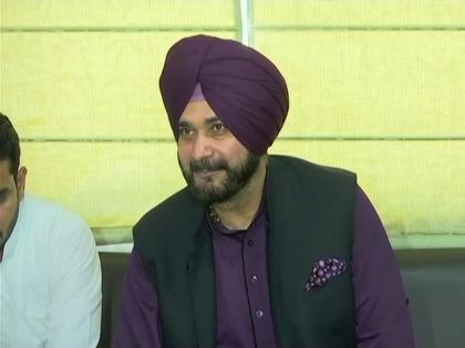 Sidhu was angry because the party did not participate in the campaign in Punjab | पंजाबमध्ये पक्षाने प्रचारात सहभागी करून न घेतल्याने सिद्धू नाराज