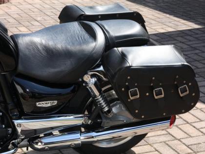 attractive side bags for motorcycle | मोटारसायकलला लावण्यासाठीच्या आकर्षक बॅगा जुन्या व नव्याचा संगमच