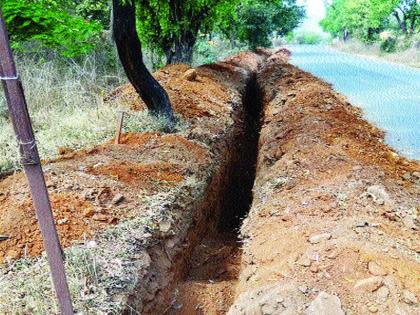  19 lakh fine; Dump to the construction division contractor | साइडपट्टी खोदल्याने १९ लाखांचा दंड; बांधकाम विभागाचा ठेकेदाराला दणका