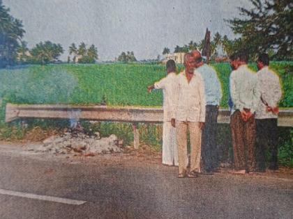 Cemetery went under water Shigaon had to perform cremation on the street | Sangli: स्मशानभूमी गेली पाण्याखाली, शिगावला रस्त्यावरच करावे लागले दहनसंस्कार Cemetery went under water Shigaon had to perform cremation on the street | Sangli: स्मशानभूमी गेली पाण्याखाली, शिगावला रस्त्यावरच करावे लागले दहनसंस्कार
