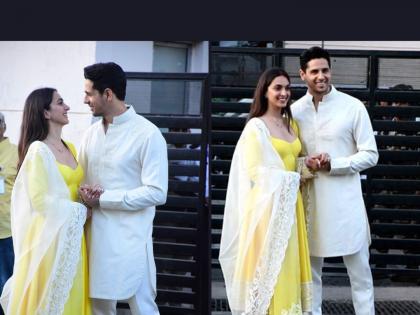 Sidharth Kiara Video: Sidharth-Kiara spotted at the airport after marriage, netizens go crazy over the actress's desi look | Sidharth Kiara Video: लग्नानंतर एअरपोर्टवर स्पॉट झाले सिड-कियारा, अभिनेत्रीच्या देसी लूकवर नेटकरी झाले फिदा