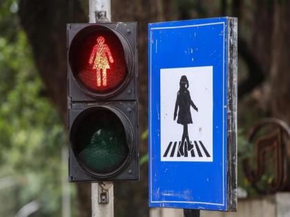 The red-green men at the intersection with the signal timers disappeared | सिग्नलच्या टायमरसह चौकांतील लाल-हिरवी माणसे झाली गायब