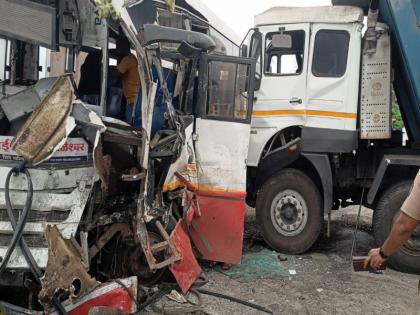 Accident involving ST bus and dumper on Mumbai-Goa highway; 18 passengers injured | मुंबई-गोवा महामार्गावर एसटी बस अन् डंपरचा भीषण अपघात; १८ जण जखमी