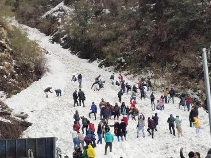 avalanche near tsomgo lake in east sikkim | सिक्कीममधील त्सोमगो तलावाजवळ हिमस्खलन, ६ ठार, १५० हून अधिक अडकले