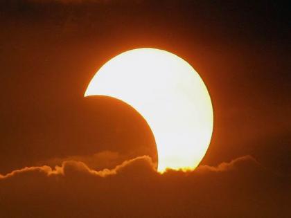 The start of the solar eclipse, what to do and what not to do during the eclipse? Read in detail | सूर्यग्रहणाला सुरुवात, ग्रहण काळात काय करावे आणि काय करू नये? वाचा सविस्तर