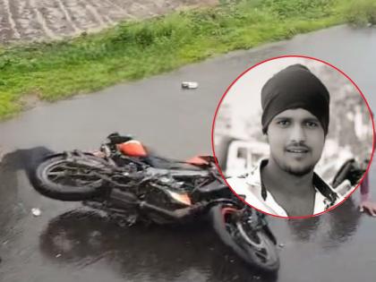 Unknown vehicle hits two-wheeler near Sillod; one dies on the spot, two seriously injured | सिल्लोडजवळ अज्ञात वाहनाची दुचाकीला जोरदार धडक; एकाचा जागीच मृत्यू, दोघे गंभीर जखमी Unknown vehicle hits two-wheeler near Sillod; one dies on the spot, two seriously injured | सिल्लोडजवळ अज्ञात वाहनाची दुचाकीला जोरदार धडक; एकाचा जागीच मृत्यू, दोघे गंभीर जखमी