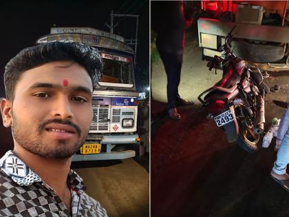 A bike collided with a derelict tanker on the Sillod-Kannada expressway; one died on the spot, one was injured | सिल्लोड- कन्नड रत्यावर नादुरुस्त टँकरला दुचाकी धडकली; एकाचा जागीच मृत्यू, एक जखमी A bike collided with a derelict tanker on the Sillod-Kannada expressway; one died on the spot, one was injured | सिल्लोड- कन्नड रत्यावर नादुरुस्त टँकरला दुचाकी धडकली; एकाचा जागीच मृत्यू, एक जखमी