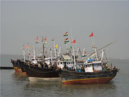 Low pressure zone in Arabian sea, fishermen warned not to go to sea | अरबी समुद्रात कमी दाबाचा पट्टा, मच्छिमारांना समुद्रात न जाण्याचा इशारा