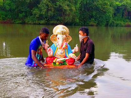 Ganpati Festival - Farewell to the Ganarayati of one and a half days in the triumph of 'Mangalmurti Morya, Ganpati Bappa Morya'! | Ganpati Festival -' मंगलमुर्ती मोरया , गणपती बाप्पा मोरया' च्या जयघोषात दीड दिवसांच्या गणरायाना निरोप !