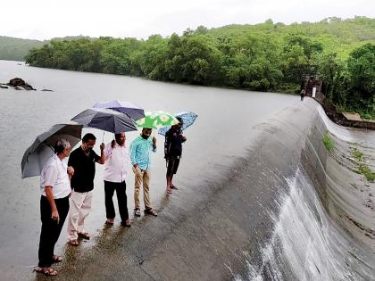 Two days of torrential rain, Madkhol dam overflowed | दोन दिवस मुसळधार पाऊस, माडखोल धरण झाले ओव्हरफ्लो