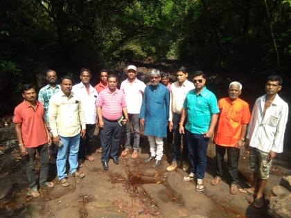 Attempt to develop Savadaw waterfall tourism: Attend officers' survey | सावडाव धबधबा पर्यटनदृष्ट्या विकसित करण्याचा प्रयत्न  : अधिकाºयांची पाहणी