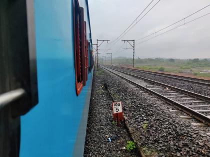 due to crossing point fails pune mumbai railway services affected trains running late | लोणावळा-कर्जतमधील क्रॉसिंग पॉइंट फेल! पुणे-मुंबई वाहतूक खोळंबली, चाकरमान्यांना मनस्ताप