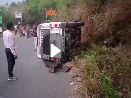 Pune: Jeep full of tourists overturned at Sinhagad Ghat, 10-12 injured | Pune: सिंहगड घाटात पर्यटकांनी भरलेली जीप उलटली, १० ते १२ जण जखमी